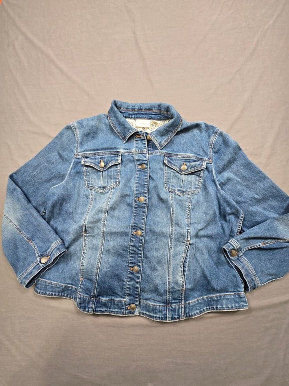 Chicos Size XL 3 Denim Jacket Medium Wash Button Front Fitted Stretch